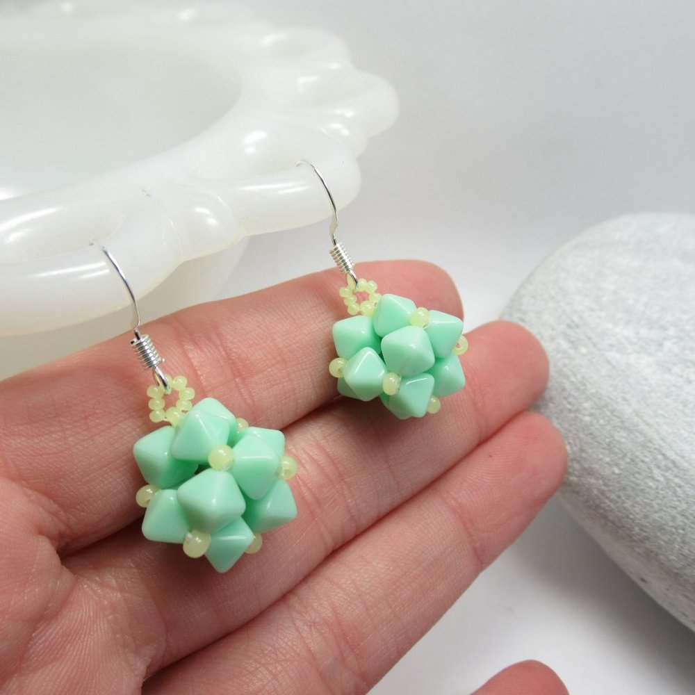 Uranium glass beaded bead earrings - Picture 14 of 16